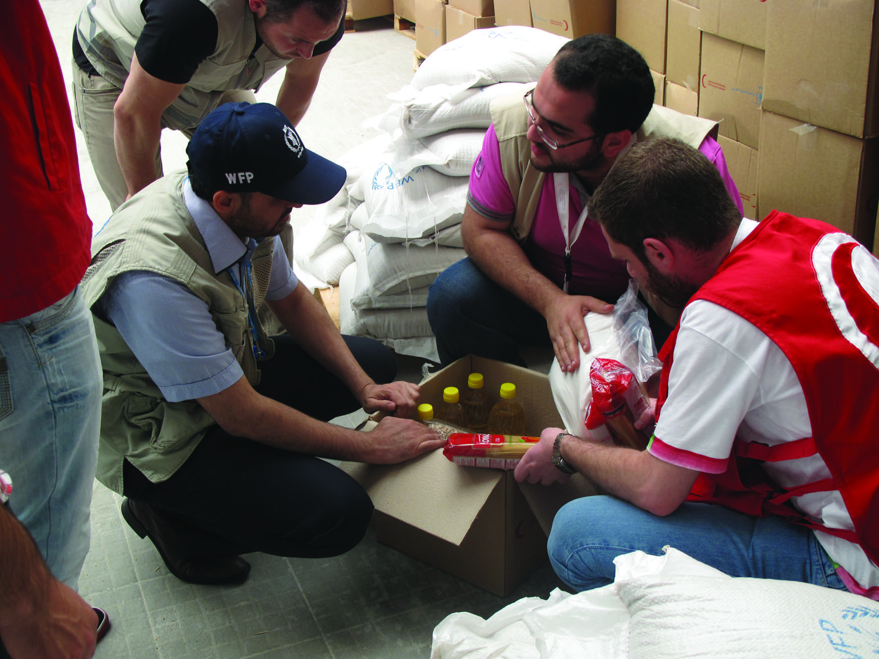 WFP working with the Syrian Arab Red Crescent (SARC) Packaging Food Before Distribution