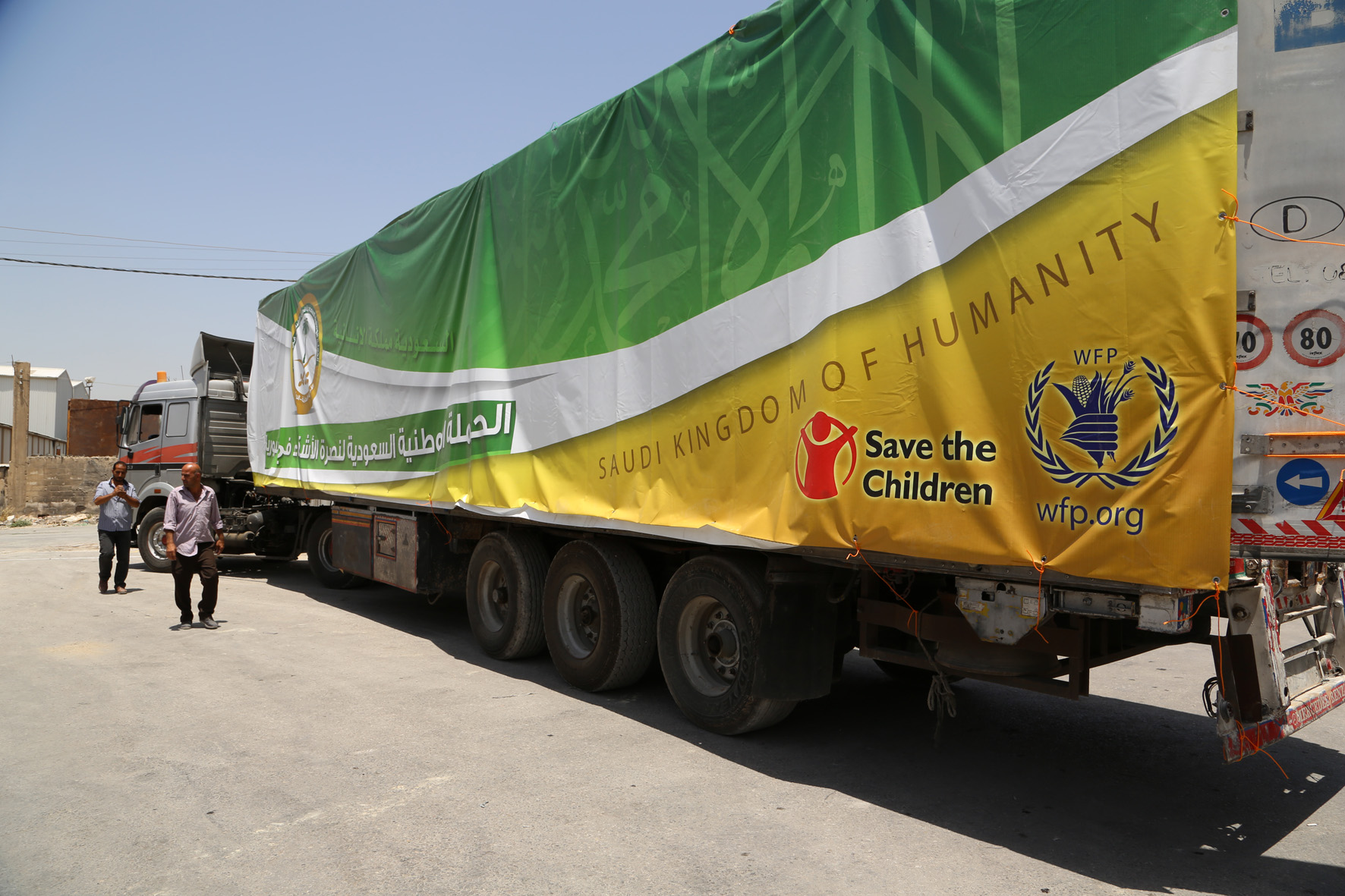 The Saudi Relief Committee and Campaigns packed Ramadan food parcels daily and transported them to Zaatari camp.