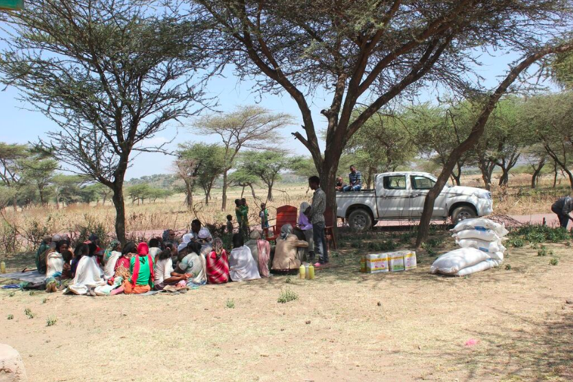  Project beneficiaries waiting to receive supplementary food in Adami tullu jido kombolcha woreda, Ethiopia, 2016