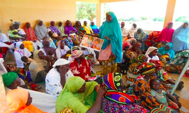 A leader mother explaining what she has learned on exclusive breastfeeding, Banibangou Commune, Niger, 2016