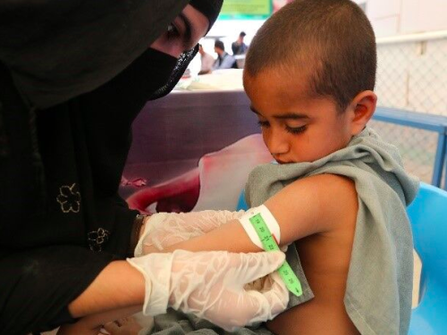 FB a health worker examines a child at an outreach clinic supported by UNICEF in Nangarhar Province Afghanistan 2017