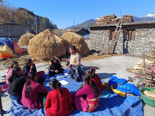 A focus group discussion with mothers of children aged under five years in Badimalika. Credit ACF.