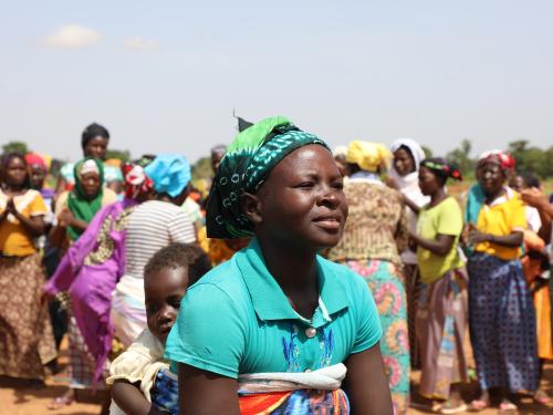 Une aide alimentaire est fournie aux personnes qui éprouvent des difficultés à se nourrir pendant la saison de soudure au                               Burkina Faso.