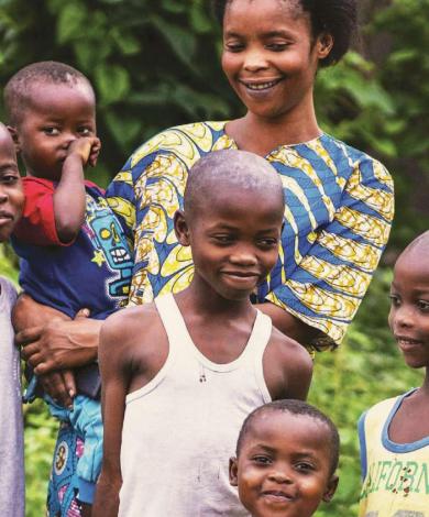 Front cover of the Technical Briefing Paper titled, "Updating evidence on the relationship between wasting and stunting." It shows a mother smiling and standing with her five children.