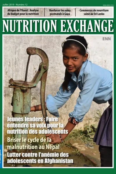 Front cover of French version of Nutrition Exchange Issue 12. Image shows a school girl collecting water from a water pump.