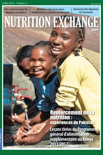 Front cover of issue 4 French version of Nutrition Exchange. Image shows three girls washing their hands.